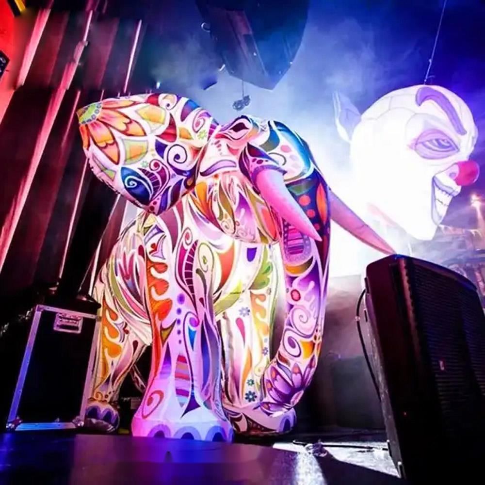 Elefante Gigante Colorido con  - Decor Lighting The Parade reseña y precio